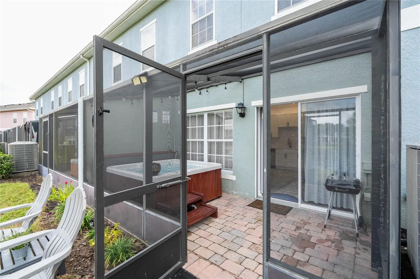 2433 CARAVELLE CIR