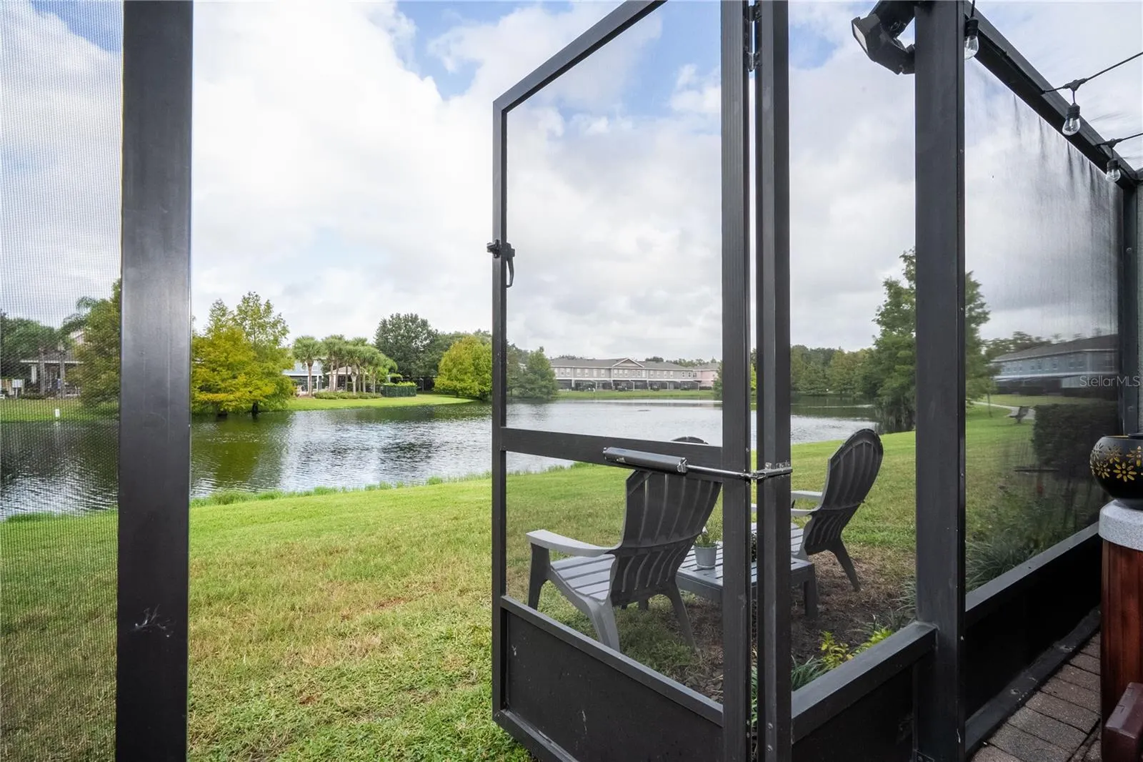 2433 CARAVELLE CIR