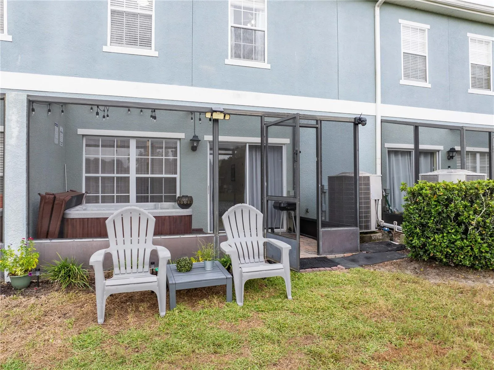 2433 CARAVELLE CIR