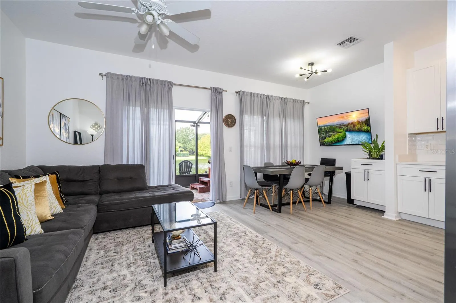 2433 CARAVELLE CIR
