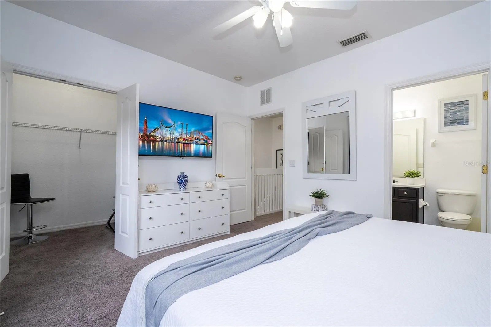 2433 CARAVELLE CIR