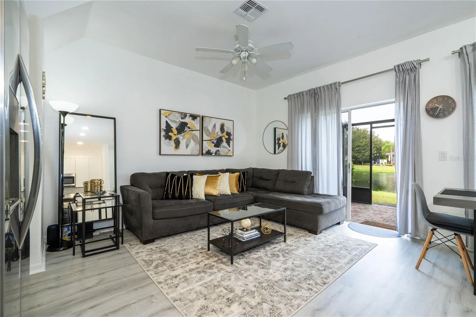 2433 CARAVELLE CIR