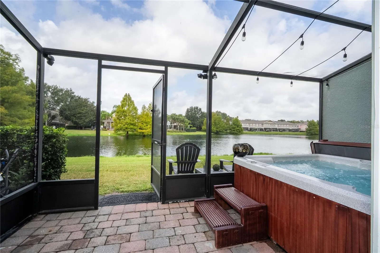 2433 CARAVELLE CIR