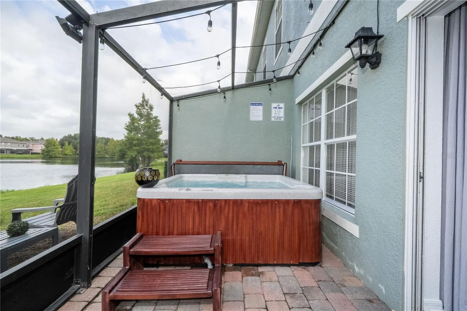 2433 CARAVELLE CIR