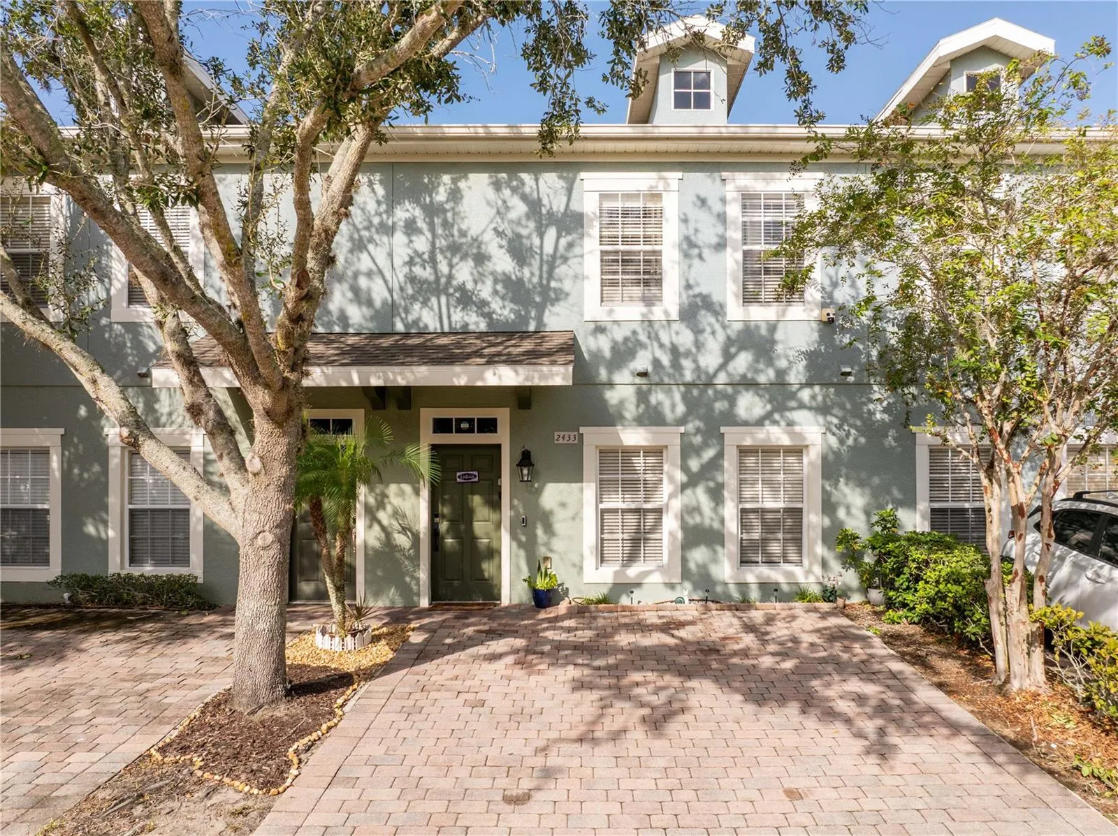 2433 CARAVELLE CIR