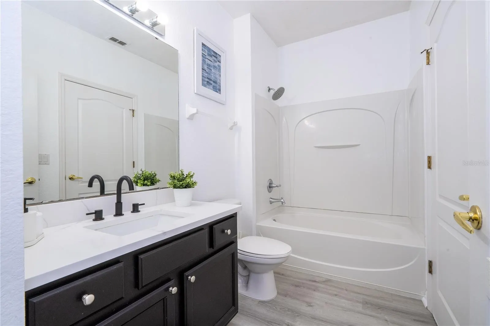 2433 CARAVELLE CIR