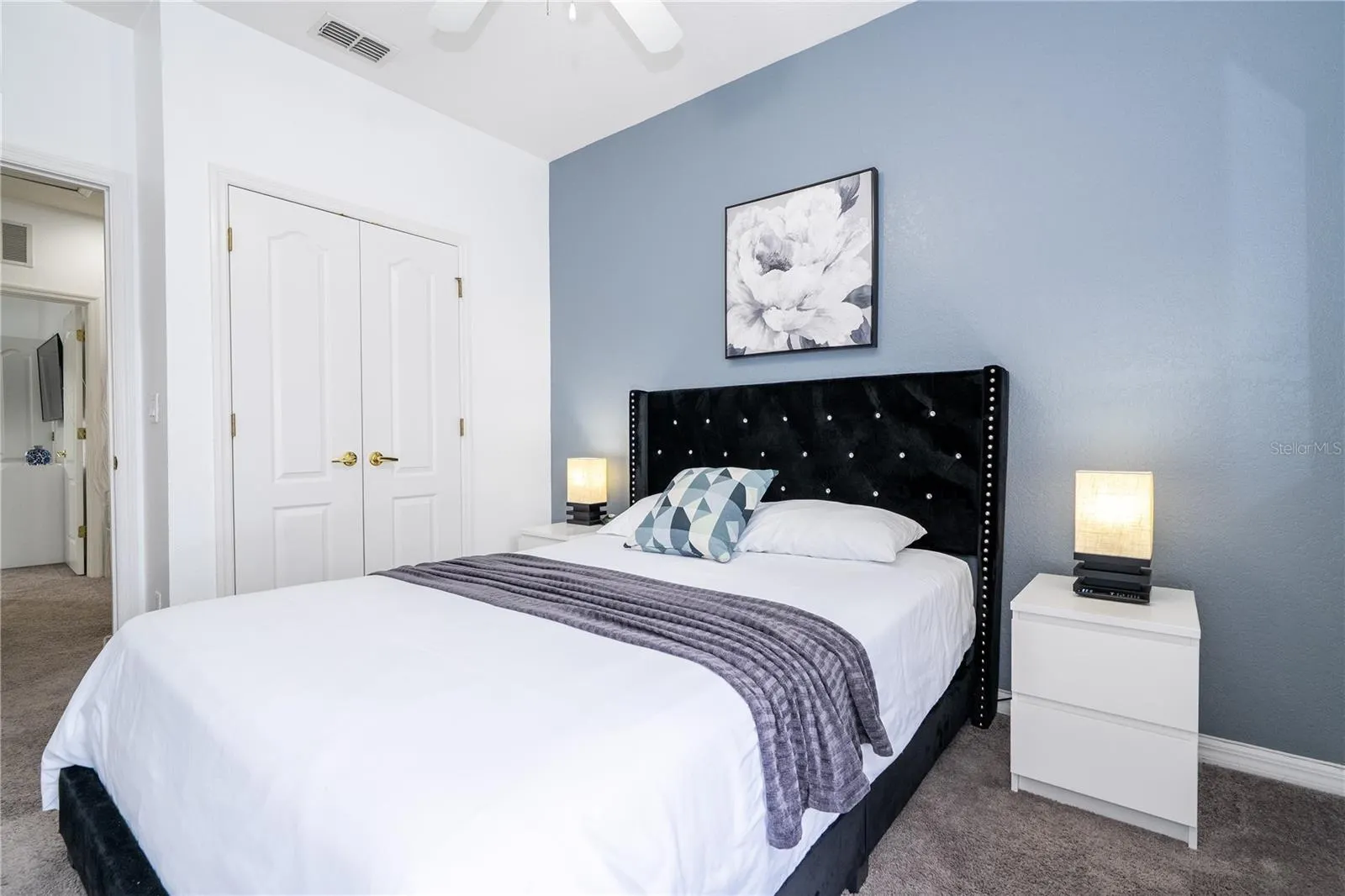2433 CARAVELLE CIR