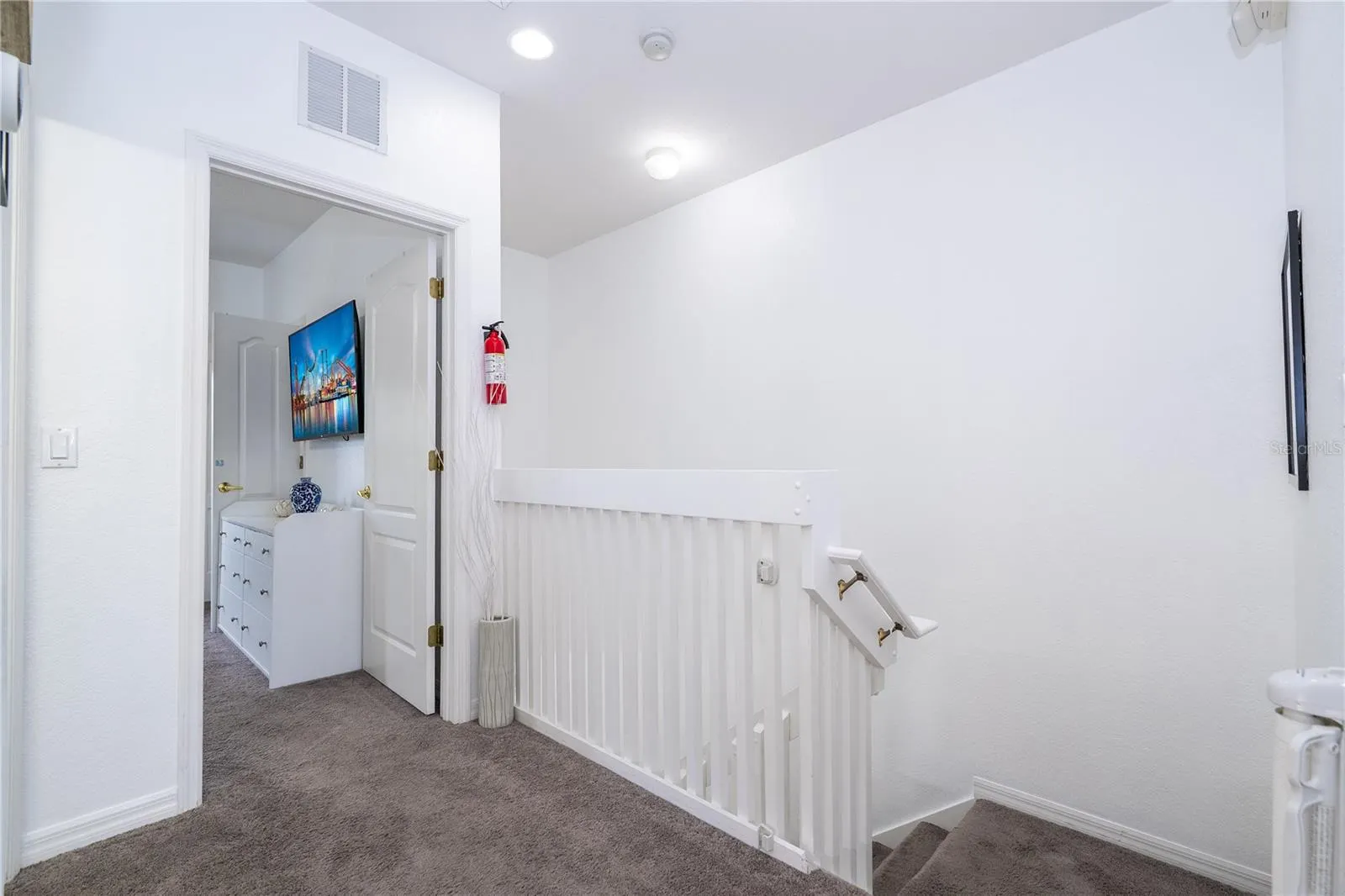 2433 CARAVELLE CIR