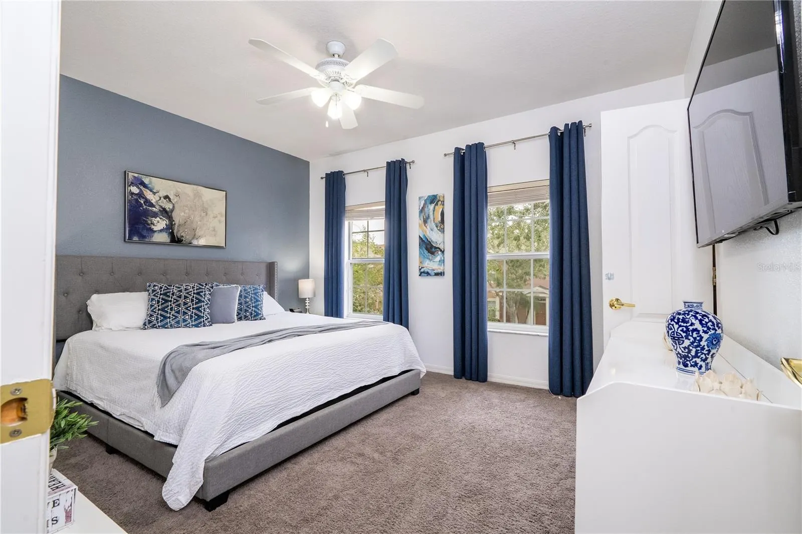 2433 CARAVELLE CIR