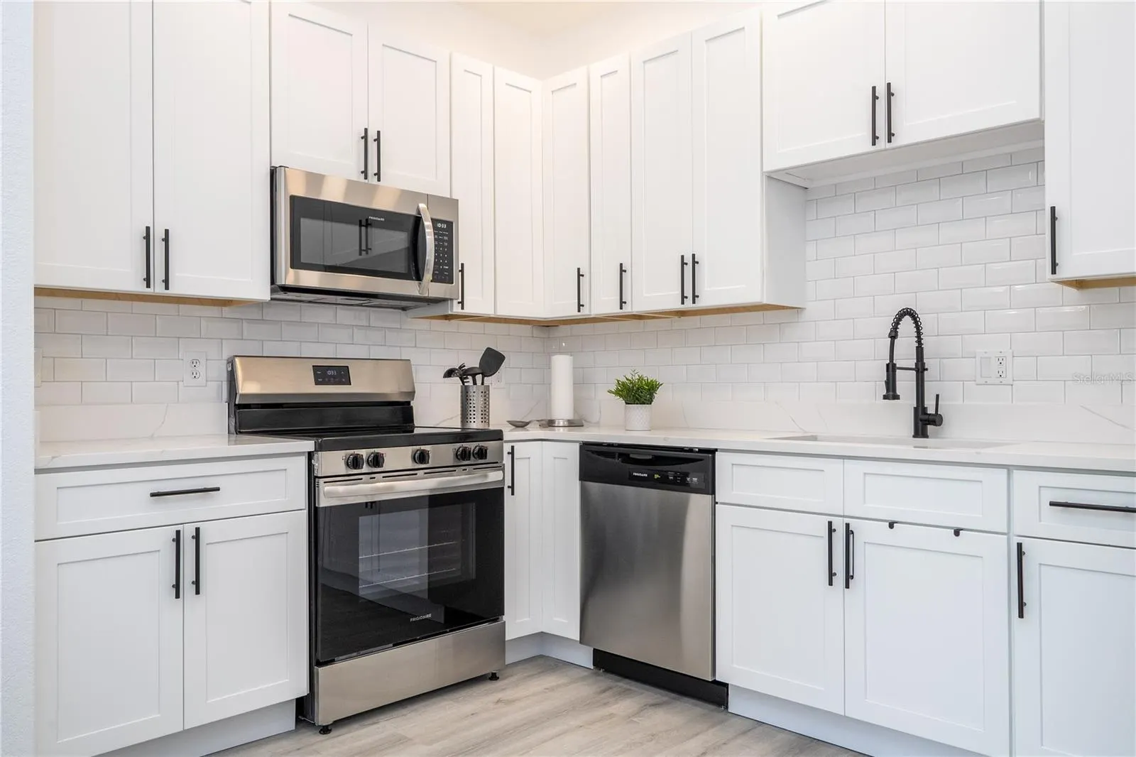 2433 CARAVELLE CIR