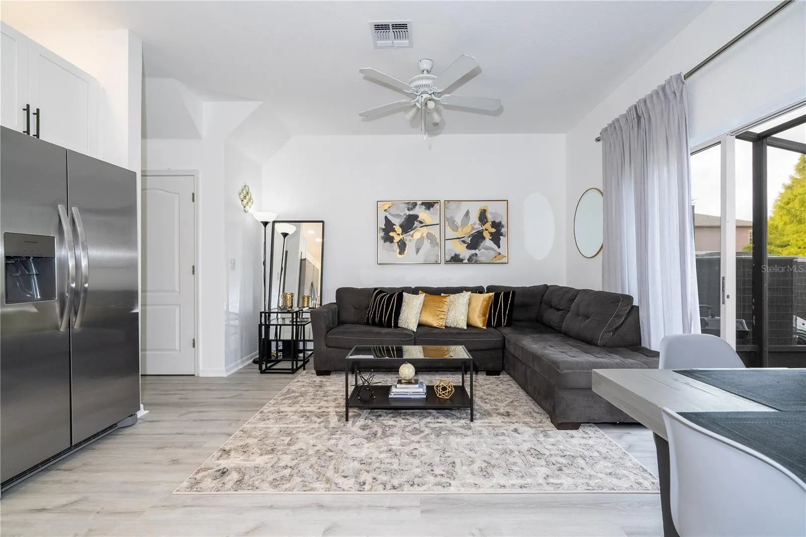 2433 CARAVELLE CIR