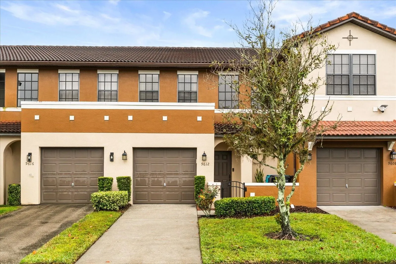 9612 DORIS LN