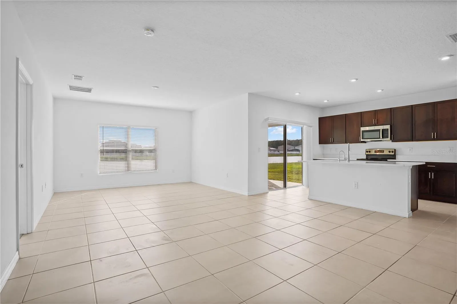 221 AQUAMARINE LN