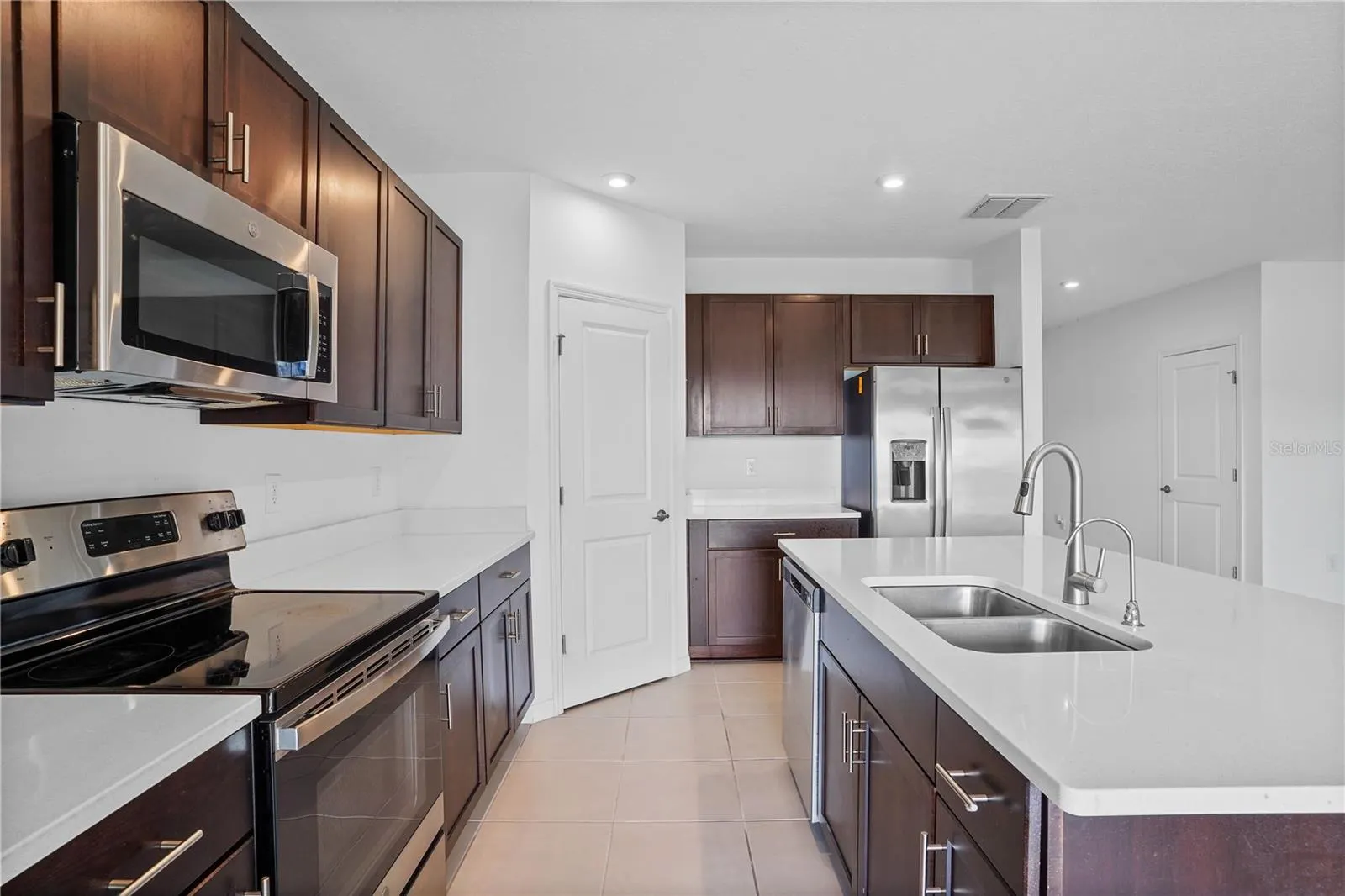 221 AQUAMARINE LN