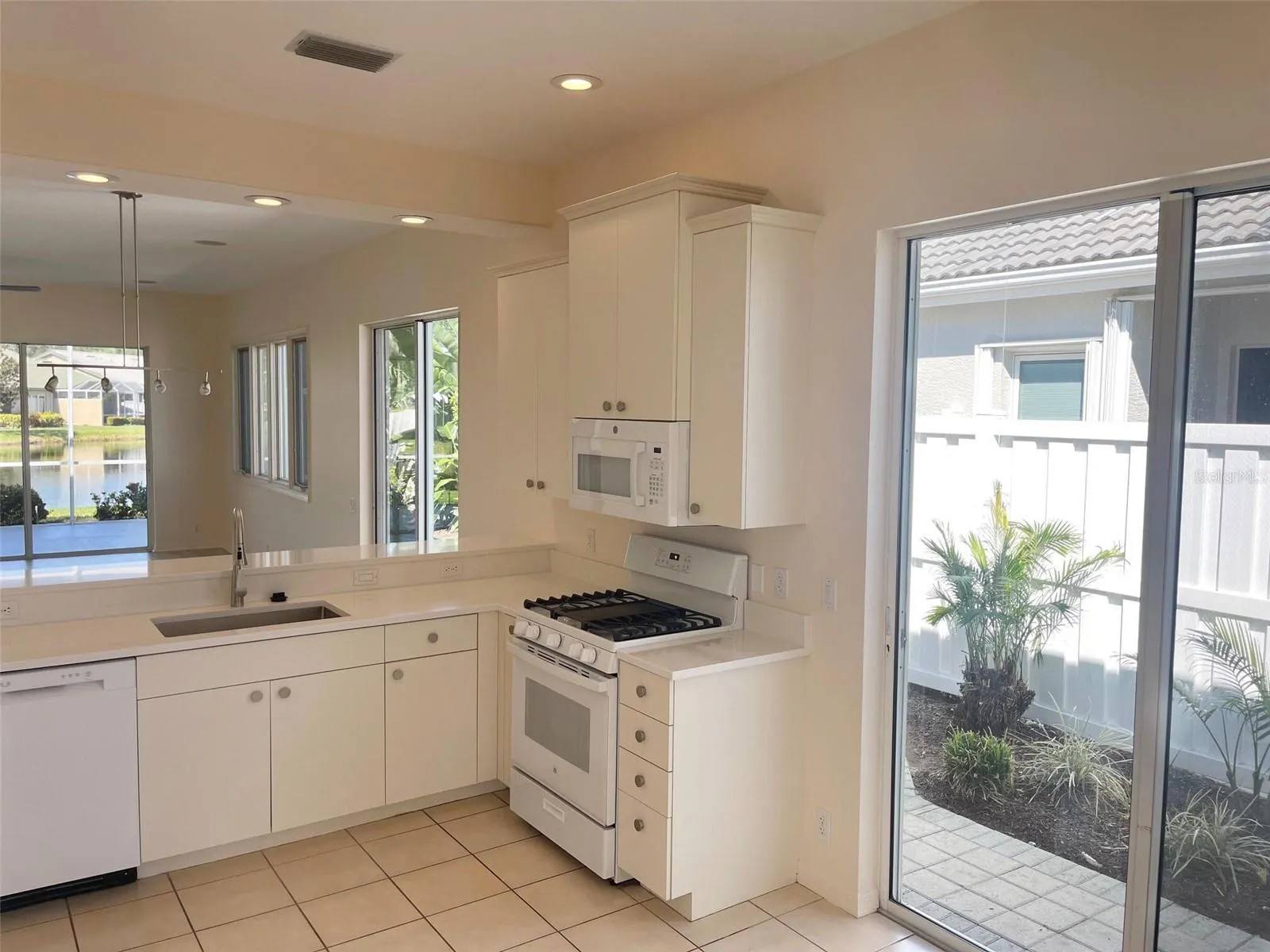 8515 53RD PL E
