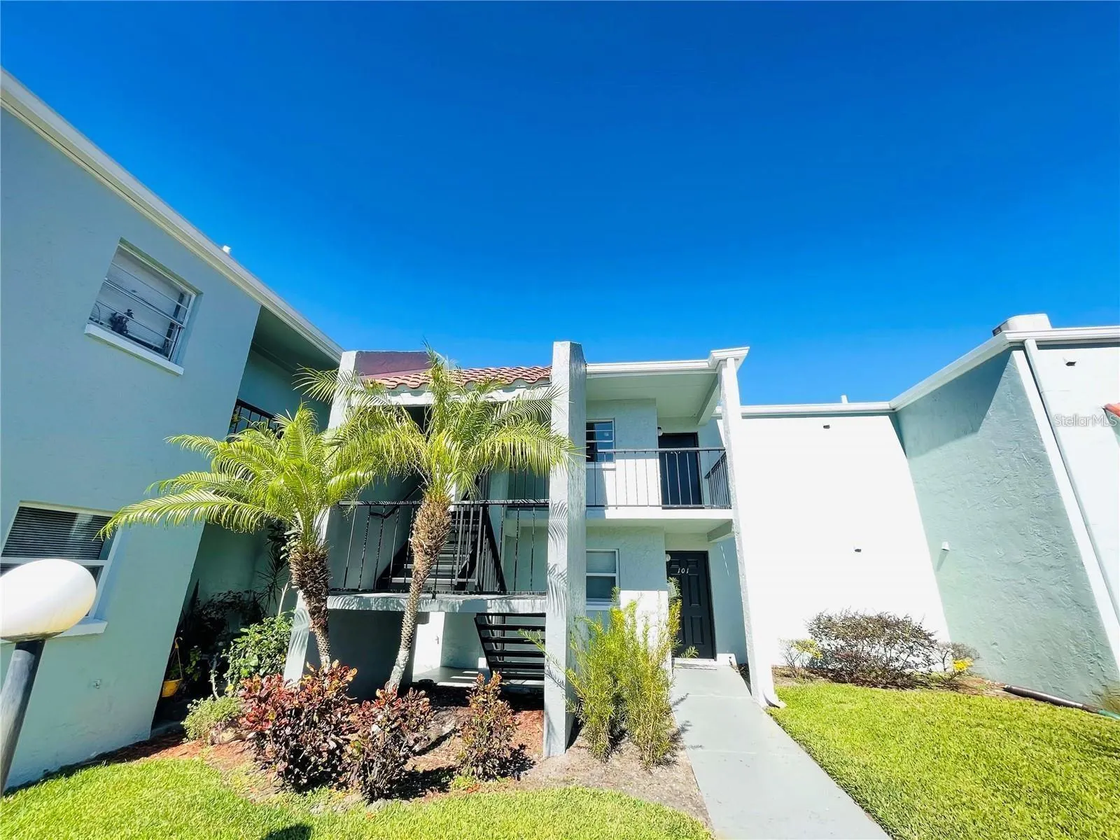 2850 SOMERSET PARK DR #201, #201