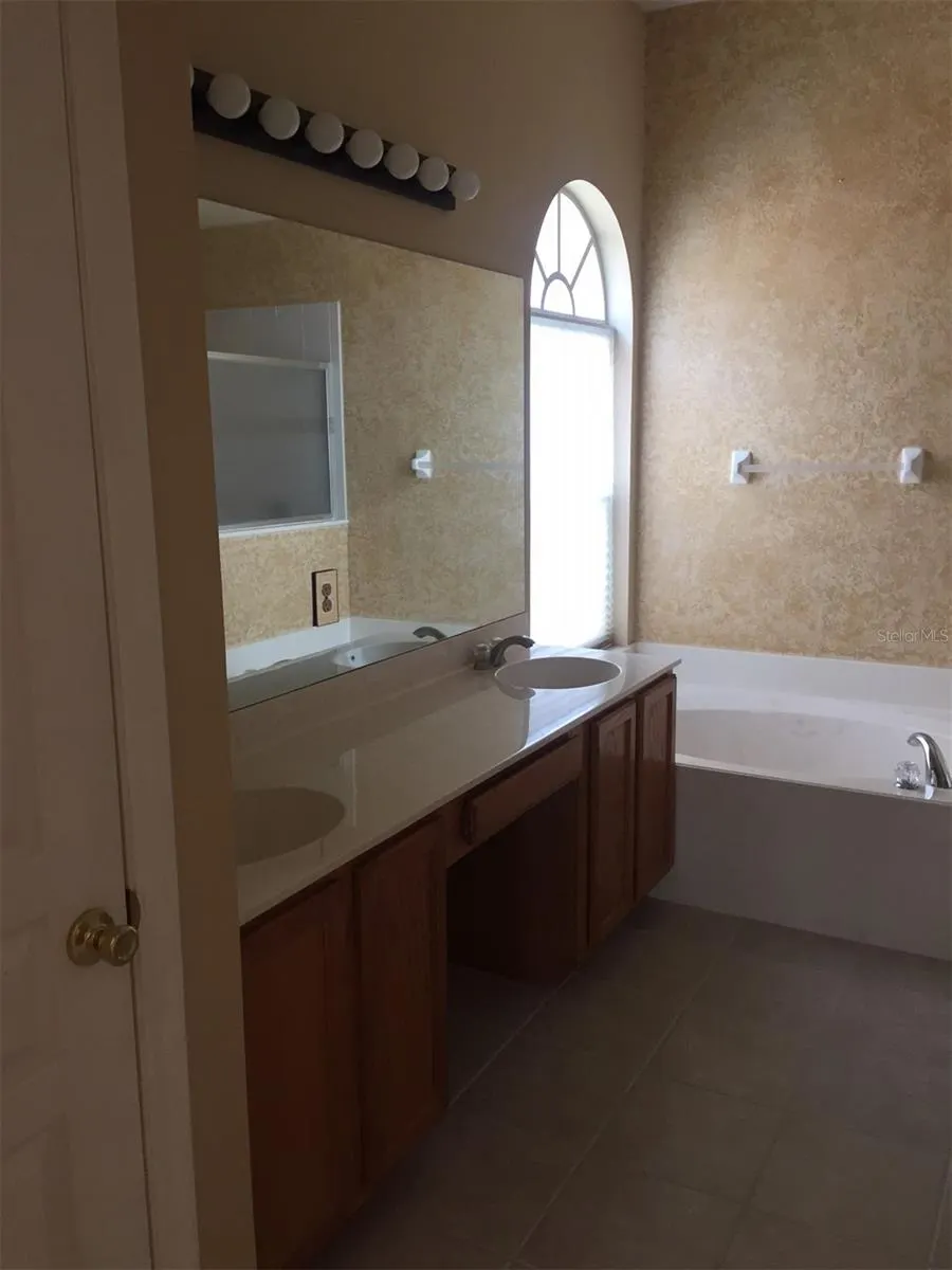604 LAKEPARK TRL
