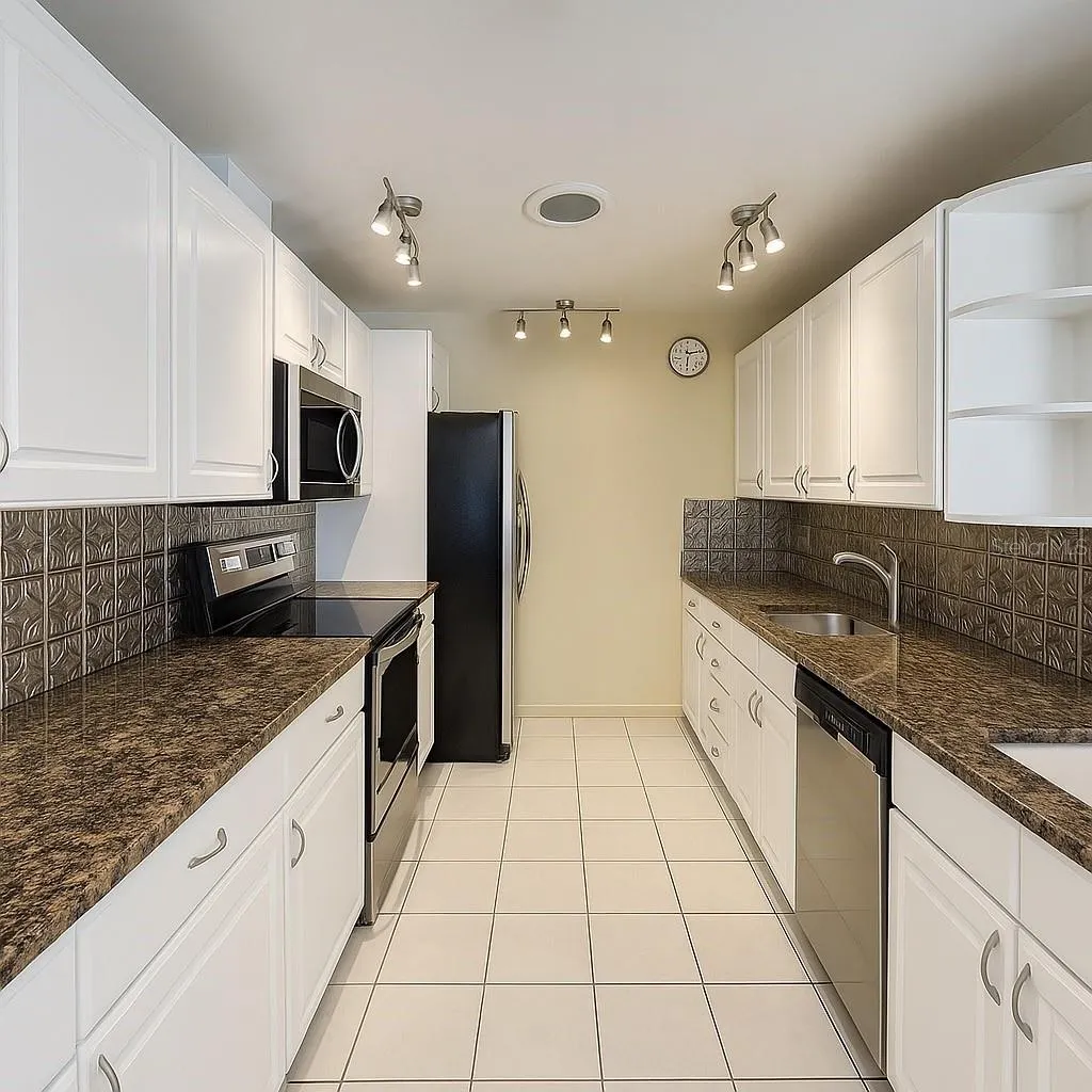 1010 SE 43RD TER