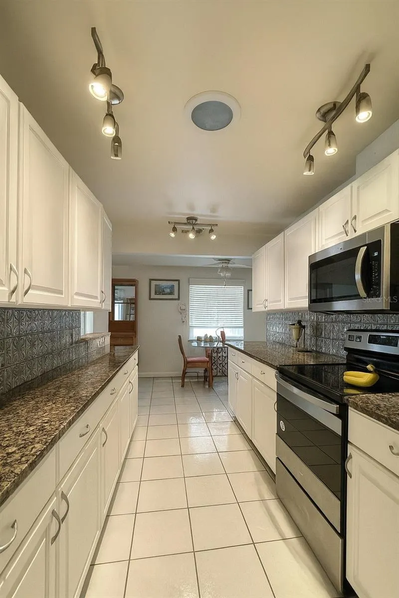 1010 SE 43RD TER