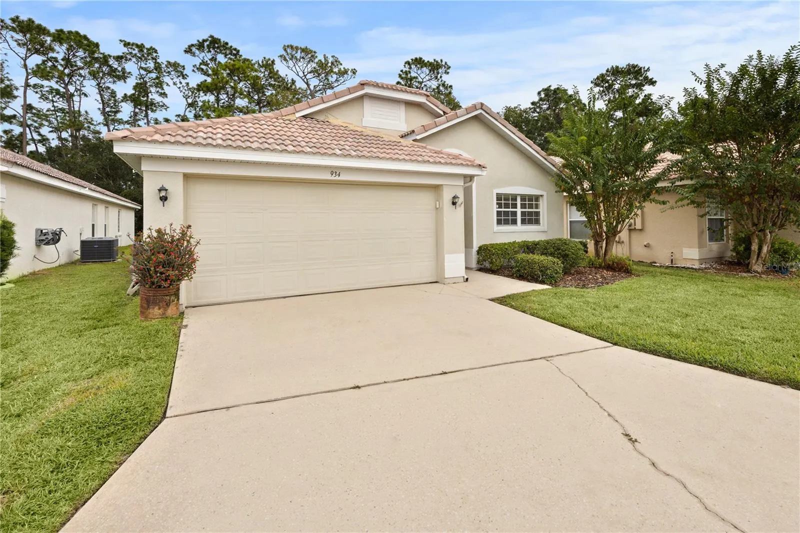 934 TORREY PINE DR