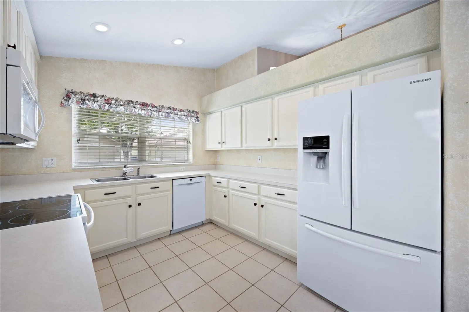 934 TORREY PINE DR