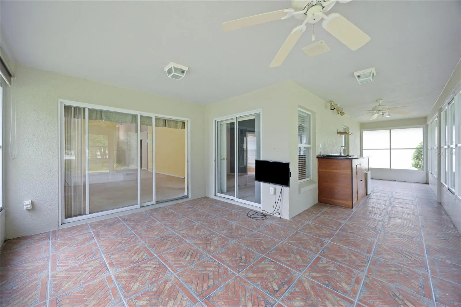 934 TORREY PINE DR