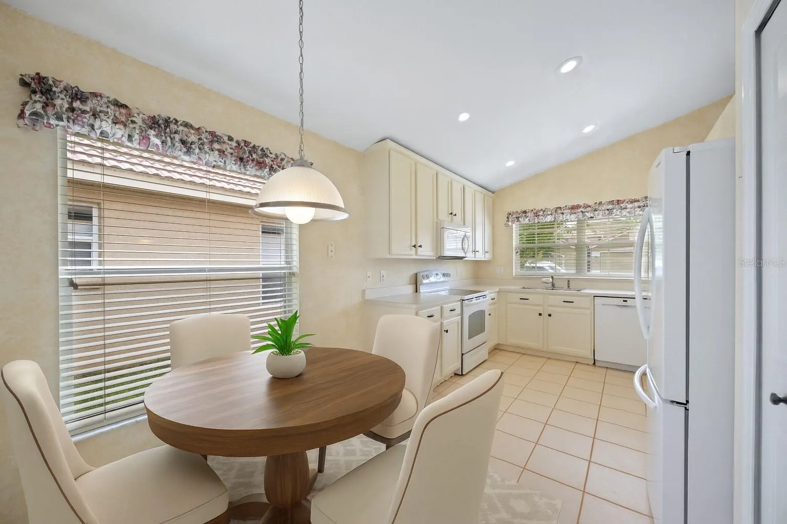 934 TORREY PINE DR