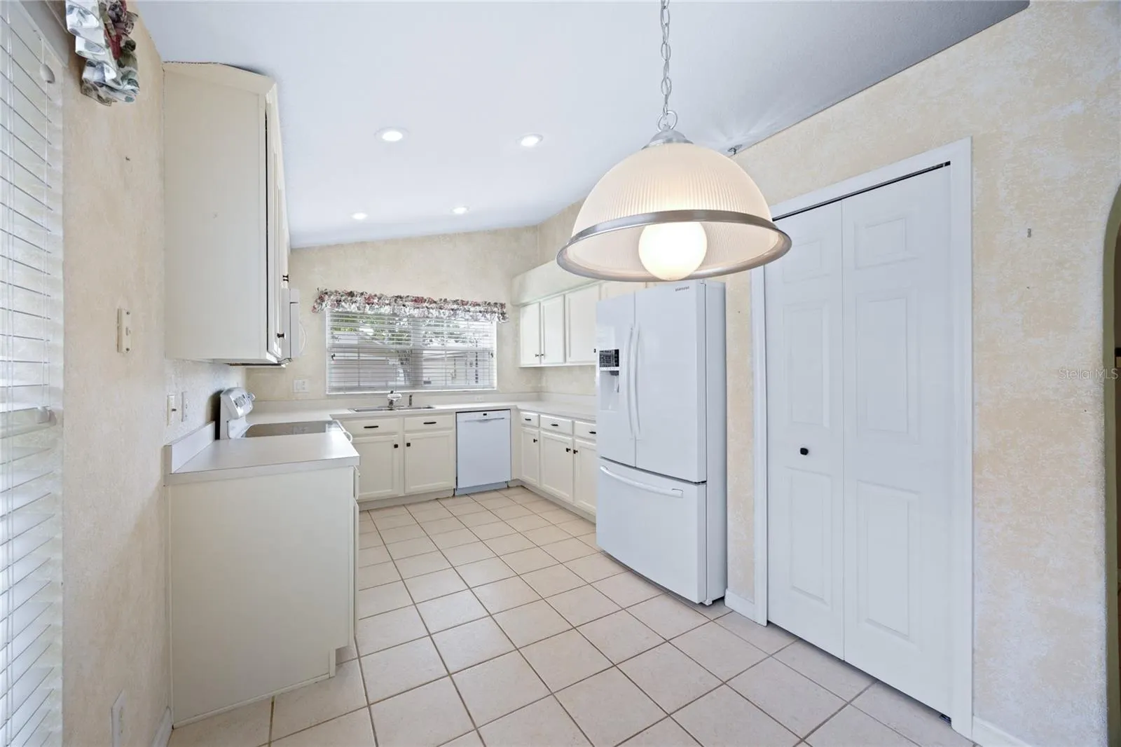 934 TORREY PINE DR