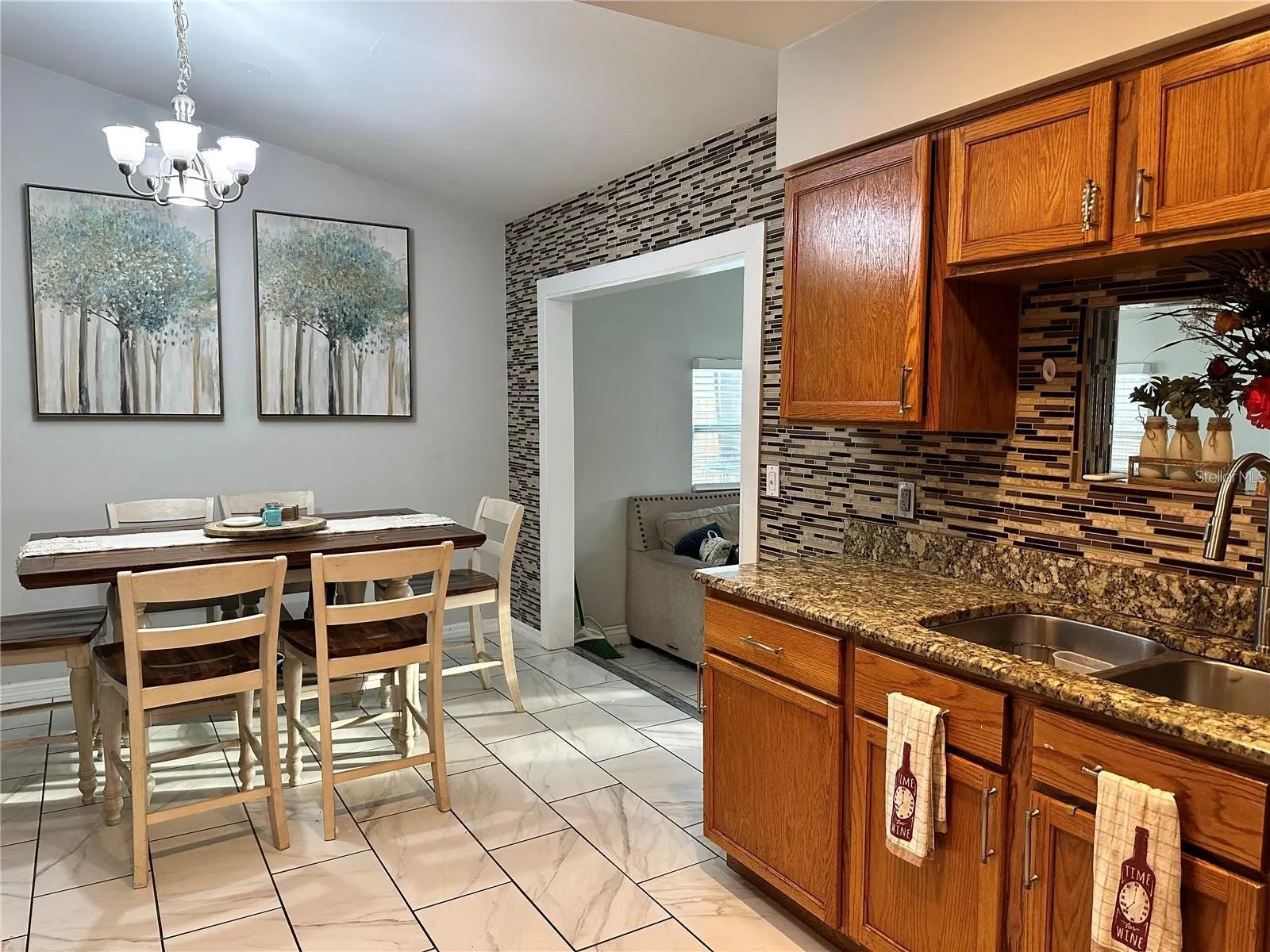2454 OAK HOLLOW DR