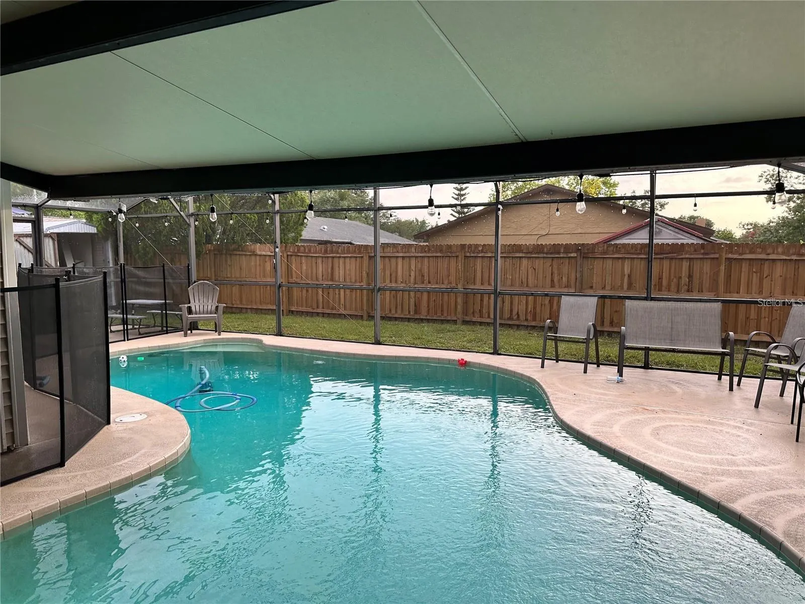 2454 OAK HOLLOW DR