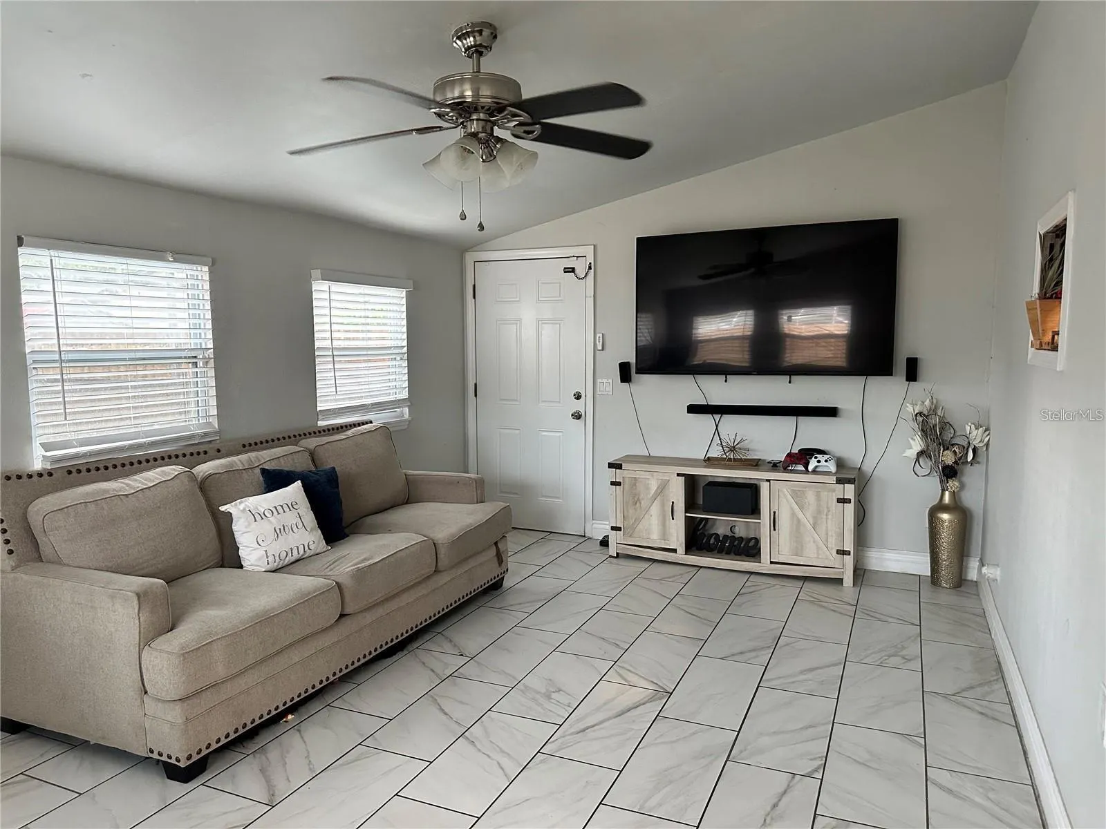 2454 OAK HOLLOW DR