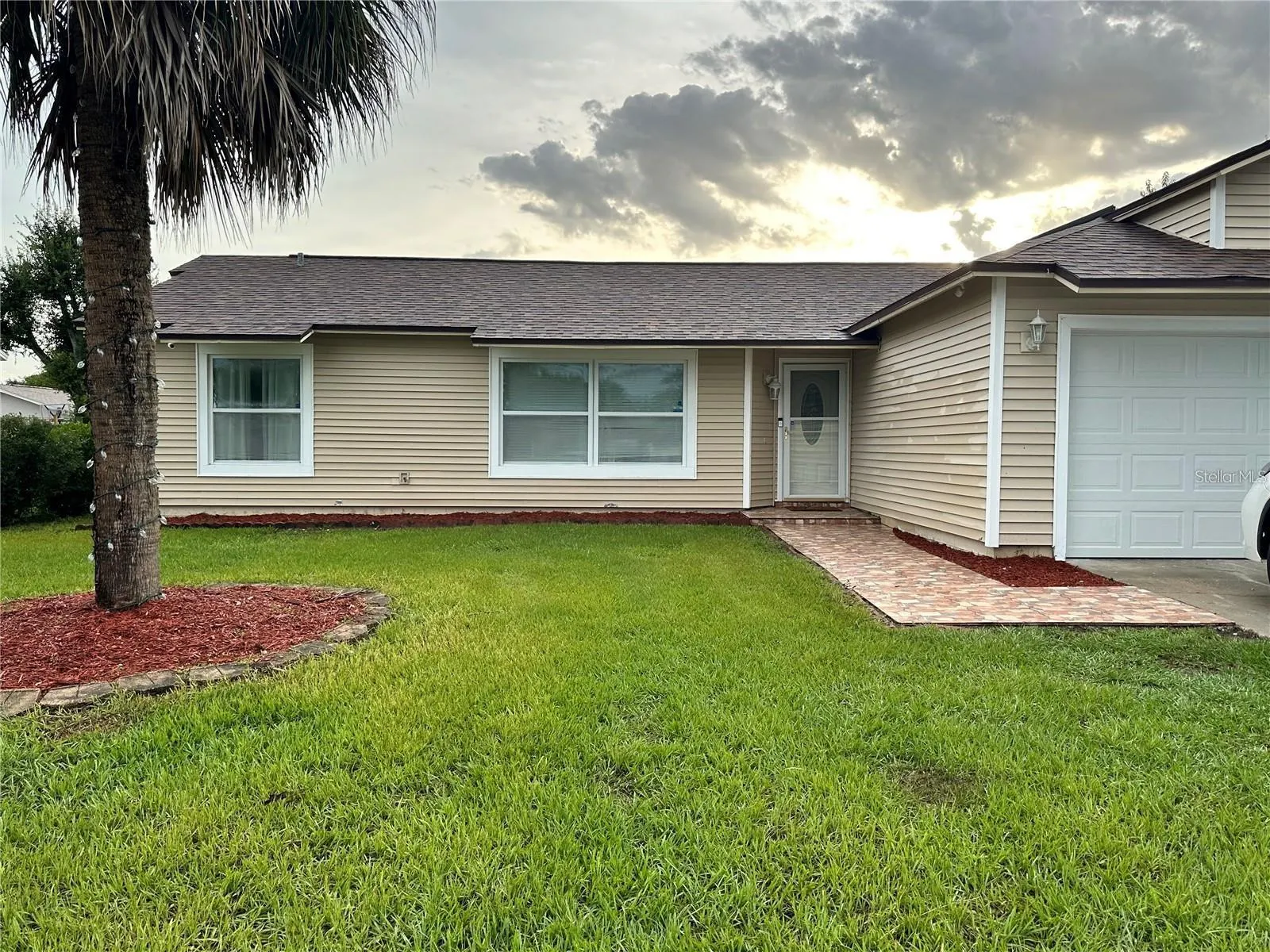 2454 OAK HOLLOW DR