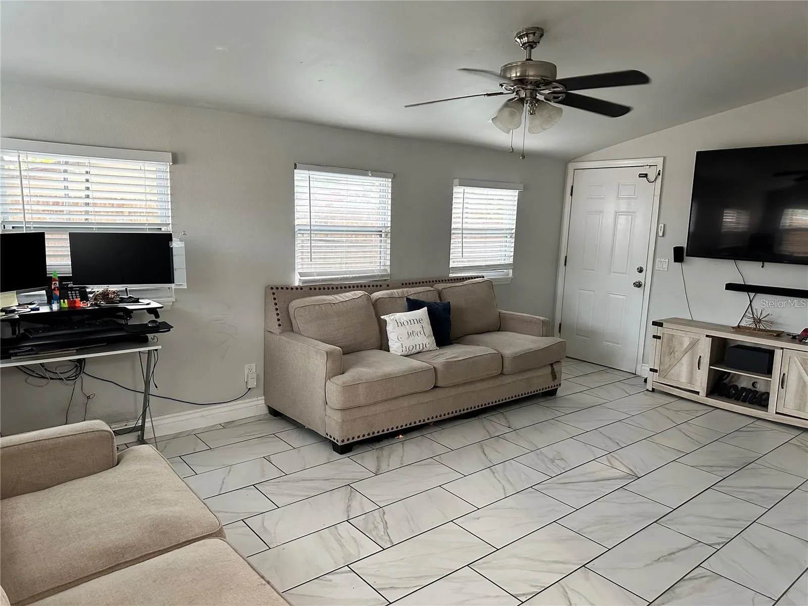 2454 OAK HOLLOW DR