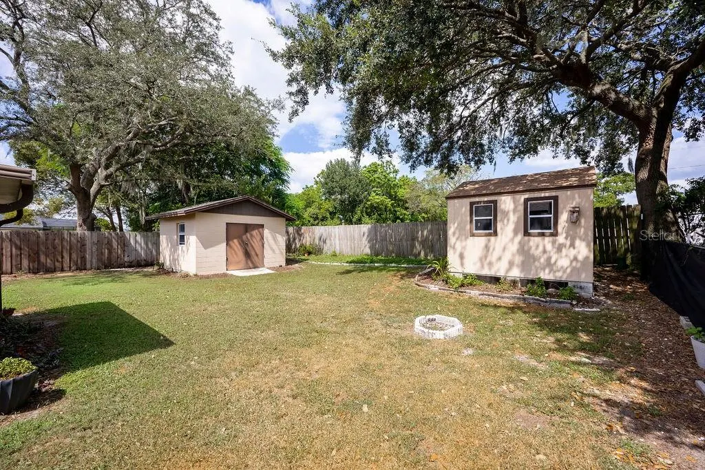 2033 LAS PALMAS CIR