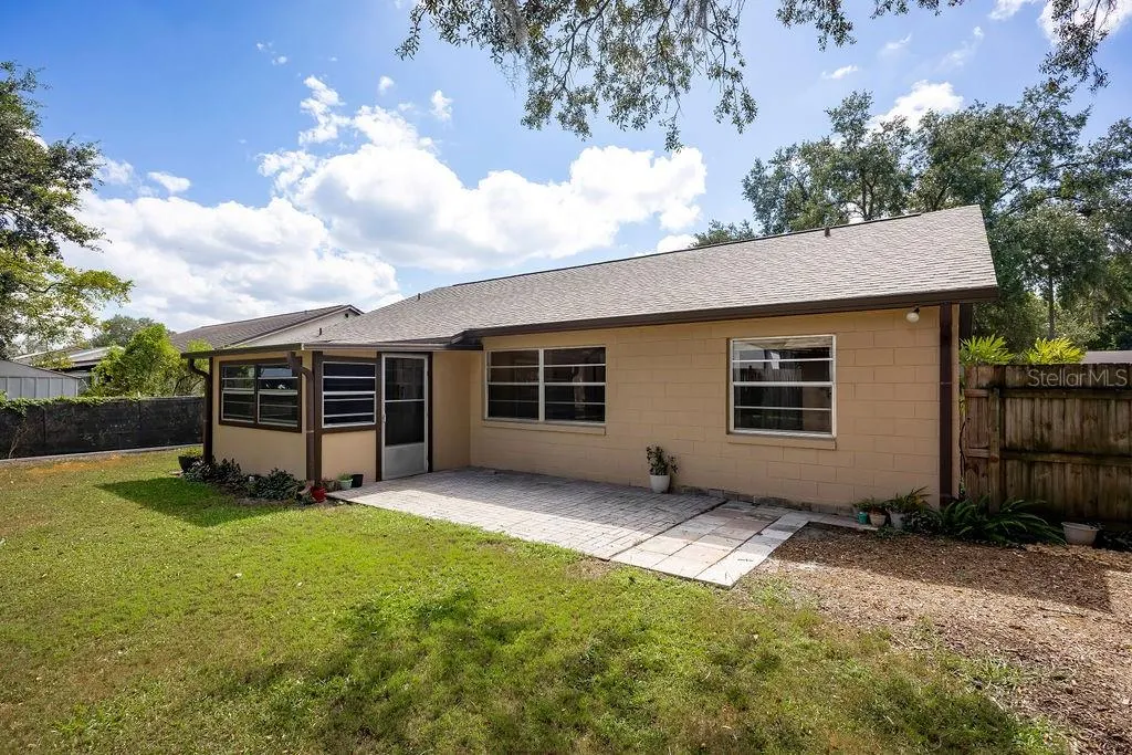 2033 LAS PALMAS CIR