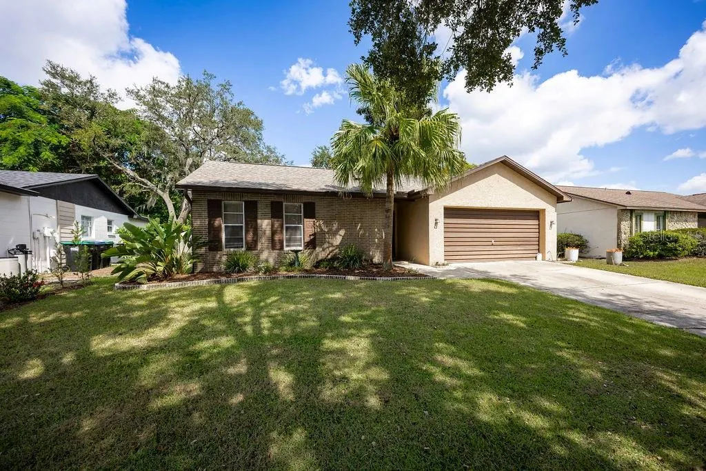 2033 LAS PALMAS CIR