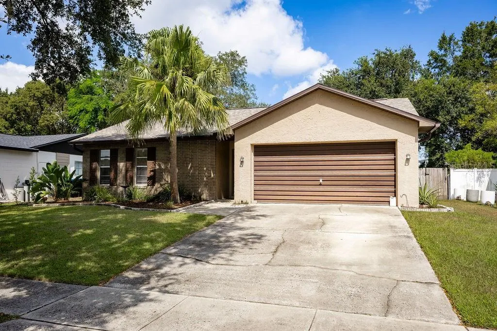 2033 LAS PALMAS CIR