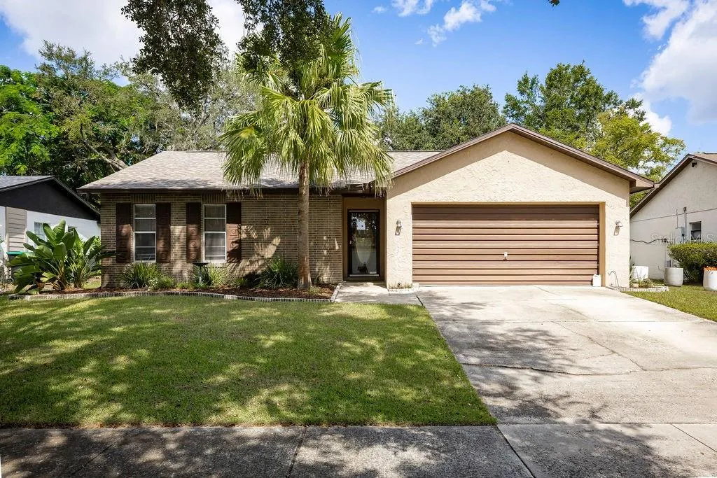 2033 LAS PALMAS CIR