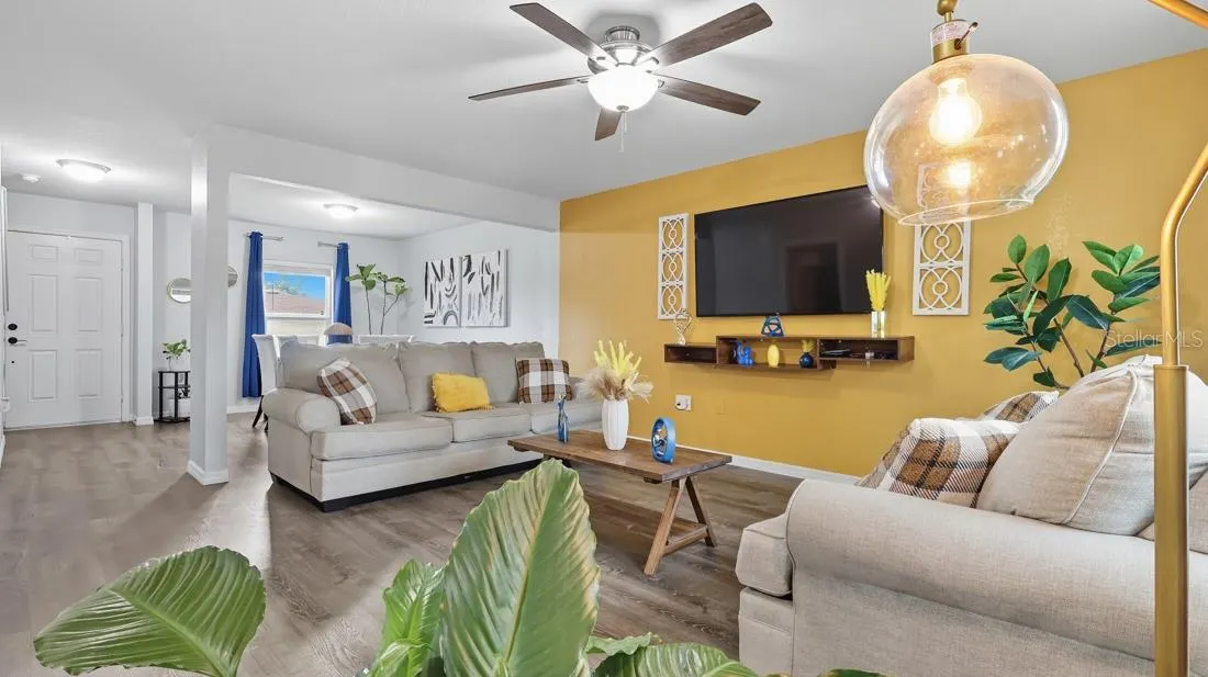 398 DAFFODIL LN