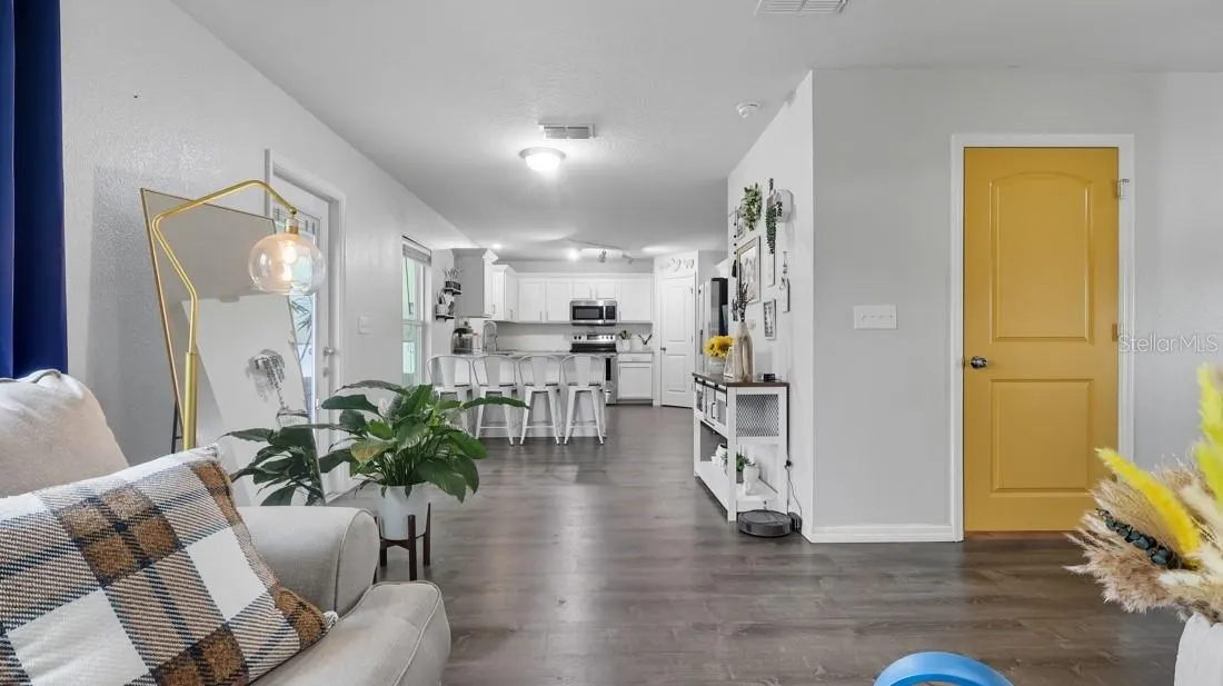 398 DAFFODIL LN