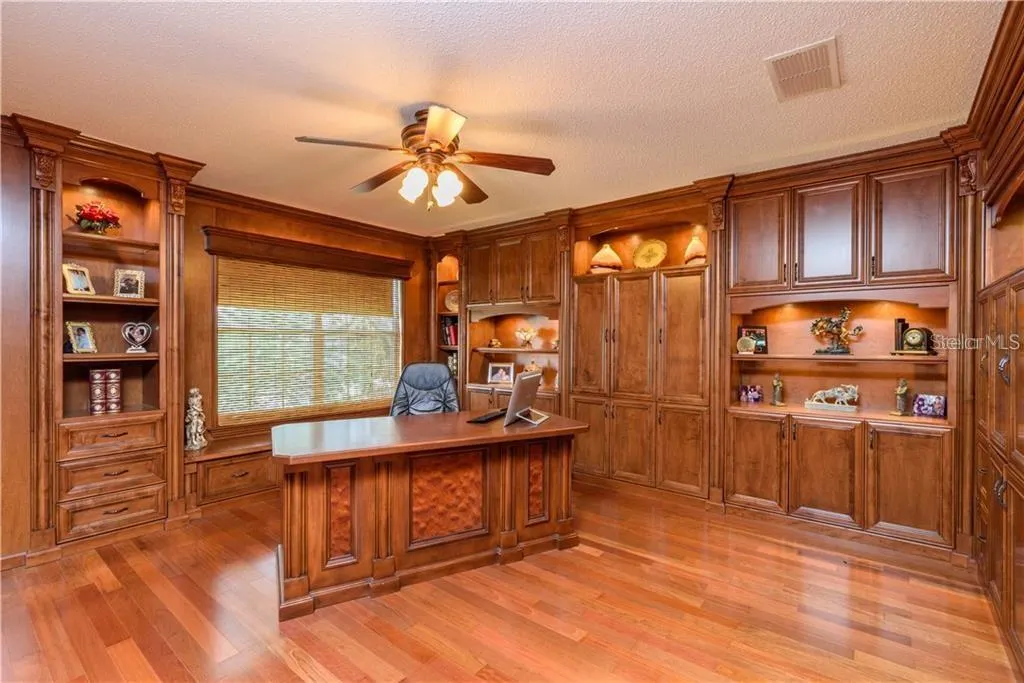 105 CEDAR HEIGHTS CT