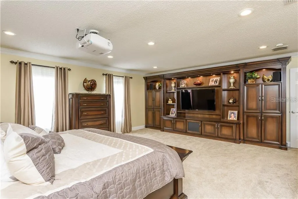 105 CEDAR HEIGHTS CT