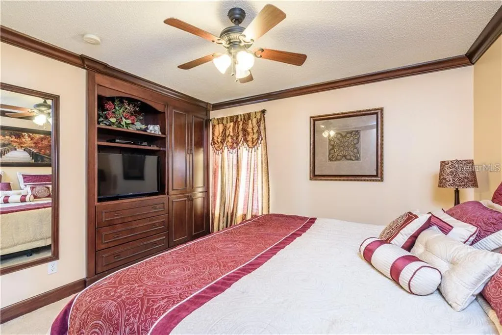 105 CEDAR HEIGHTS CT