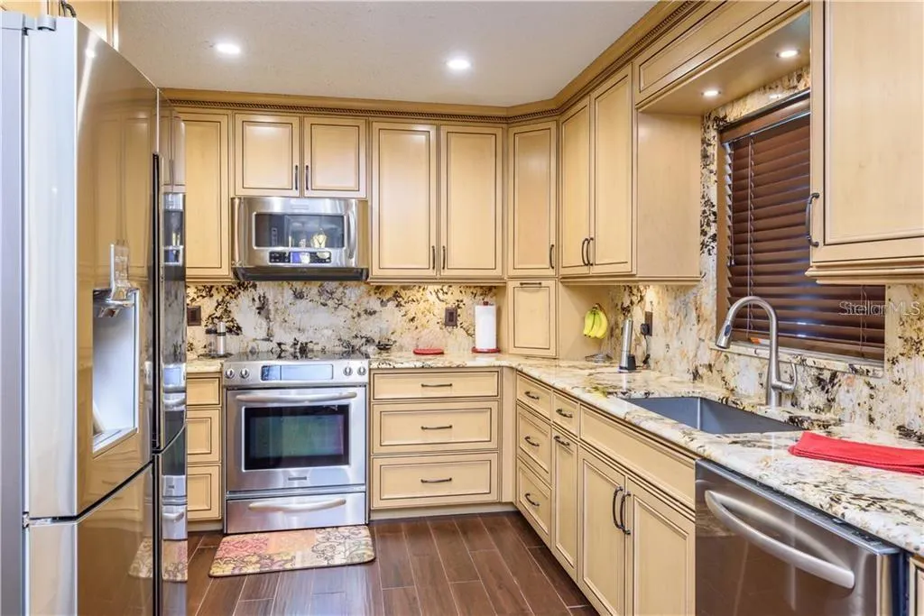 105 CEDAR HEIGHTS CT