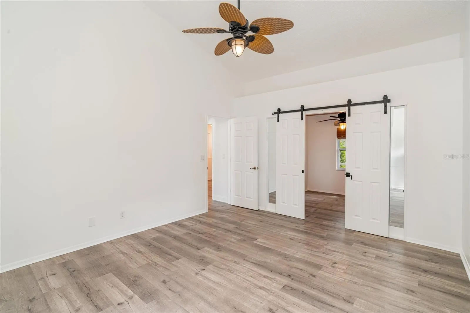 2048 BERRY ROBERTS DR