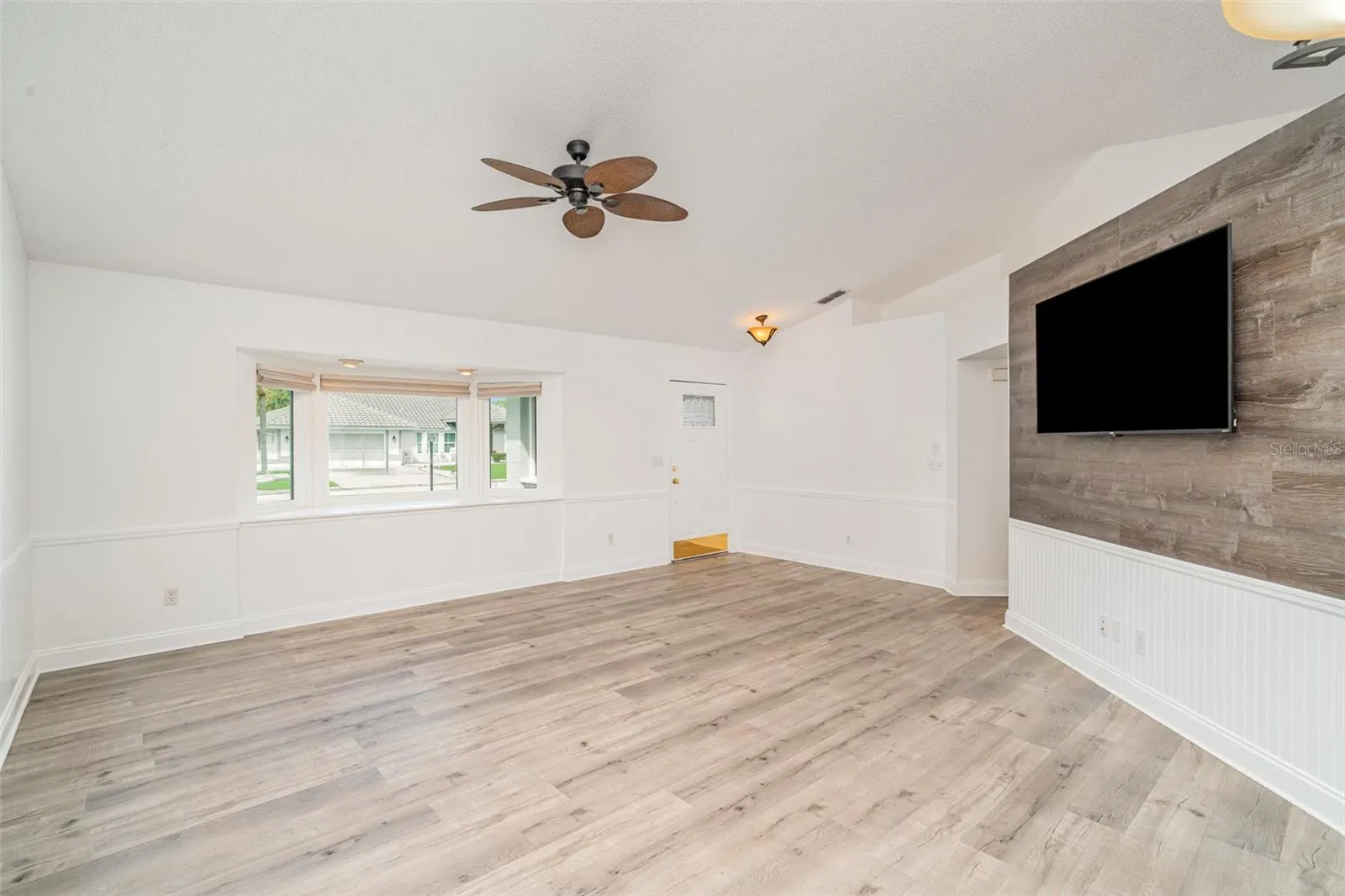 2048 BERRY ROBERTS DR