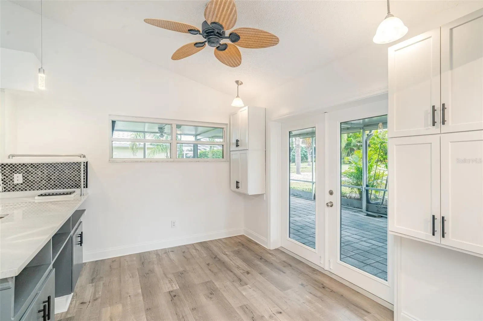 2048 BERRY ROBERTS DR