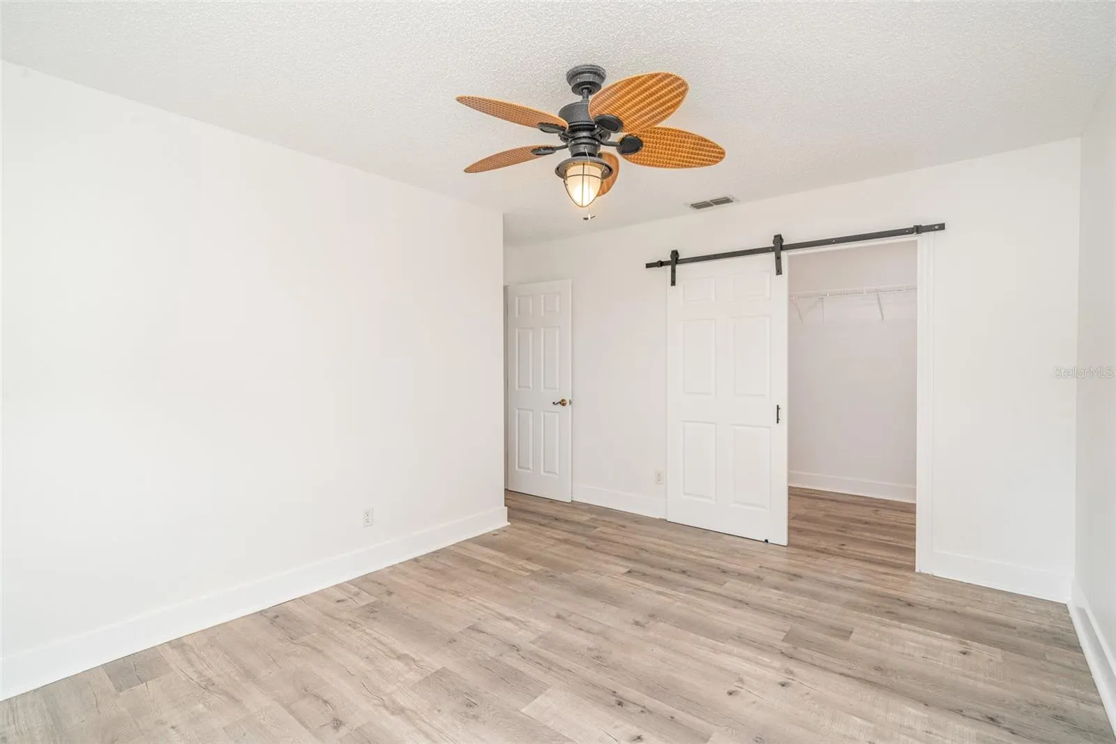 2048 BERRY ROBERTS DR