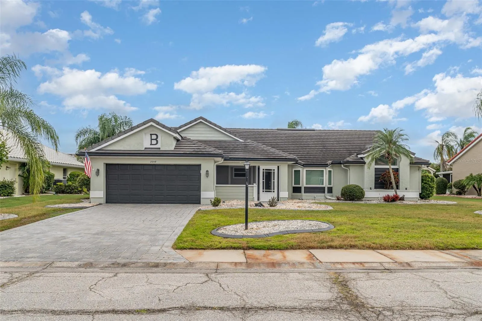 2048 BERRY ROBERTS DR