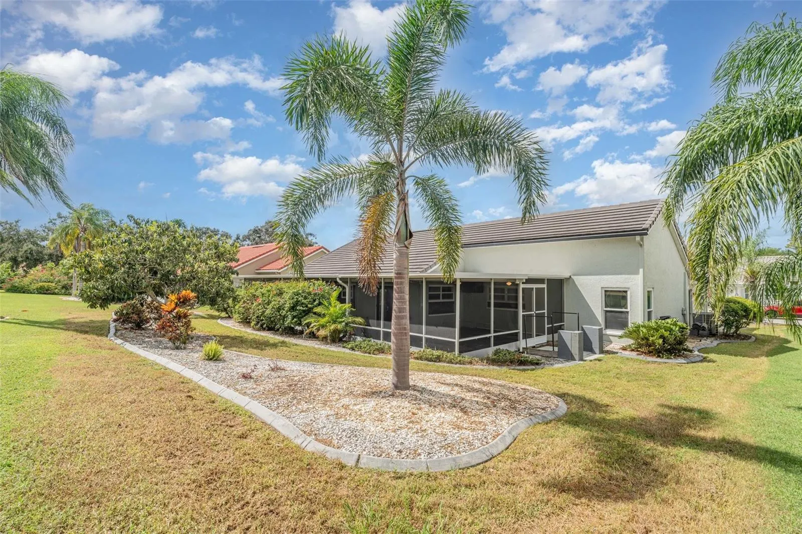 2048 BERRY ROBERTS DR